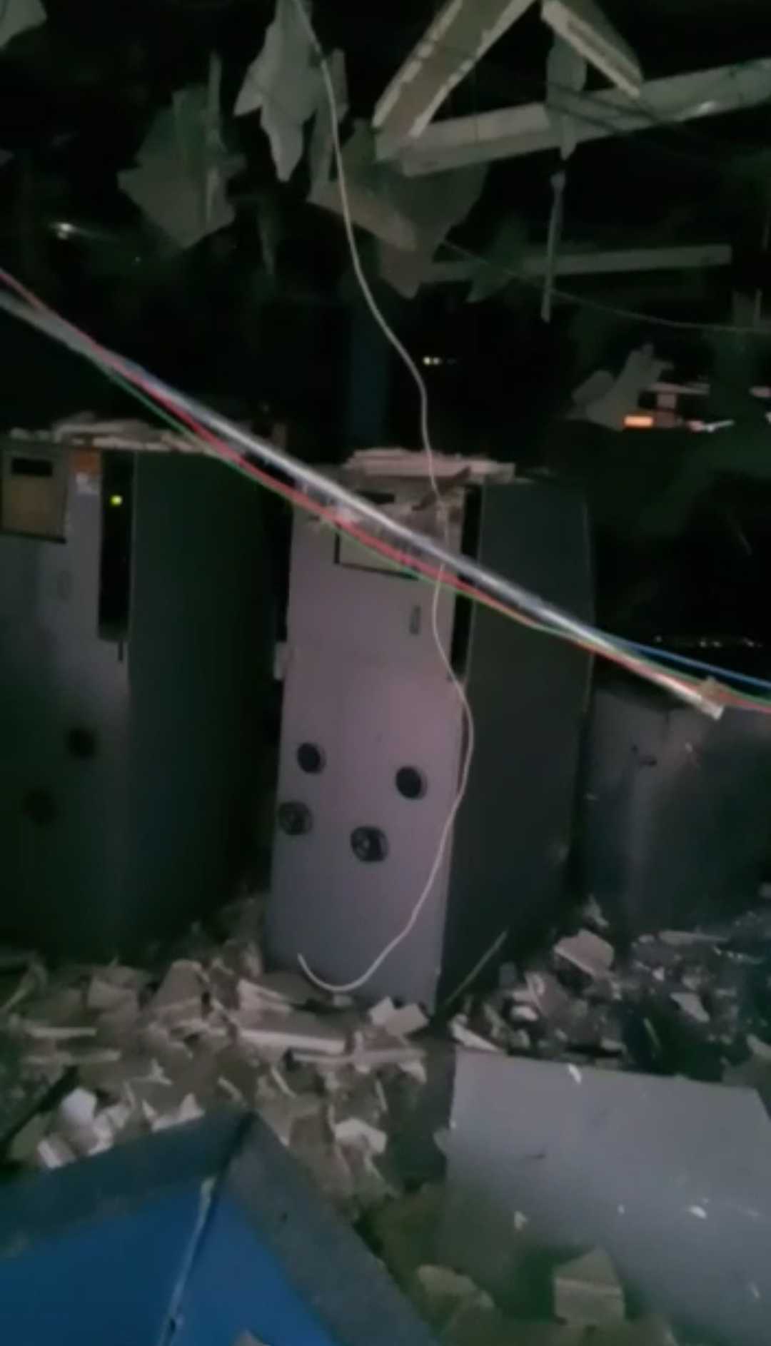 Criminosos rendem vigia e explodem caixas eletrônicos do TRE em Teresina